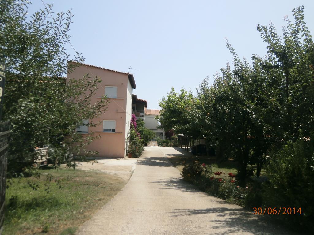 Ioannis Avrades Apartments Agiakampos  Exterior foto